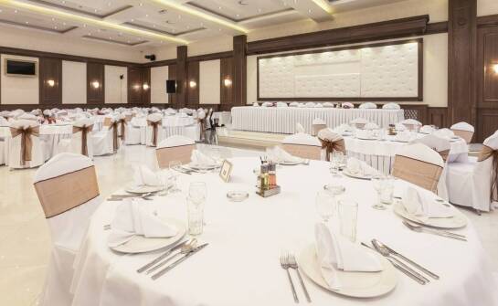 Jak zaaranżować przestrzeń w sali bankietowej w Piasecznie na małe i duże przyjęcia?