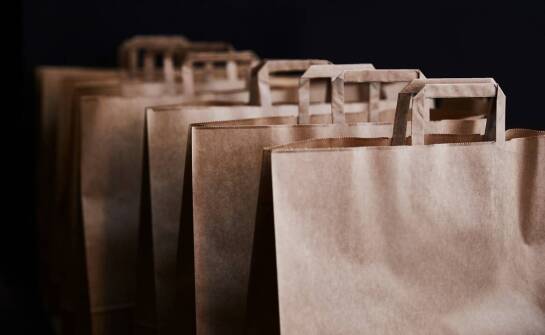 Papierowe torby z płaskim uchwytem a ich rola w kształtowaniu postrzegania marki