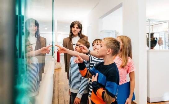 Wycieczka szkolna a kreatywność uczniów – jak podróże inspirują młodych ludzi?