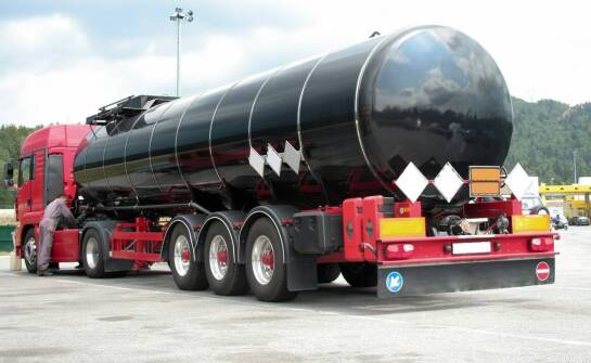 Jakie są wymagania dotyczące przewozu niebezpiecznych towarów na kursach ADR?