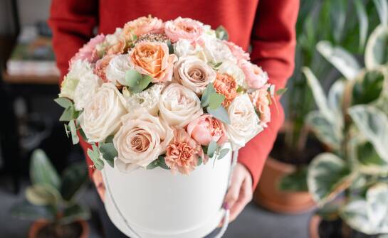 Tworzenie romantycznego nastroju dzięki kwiatowym pudełkom