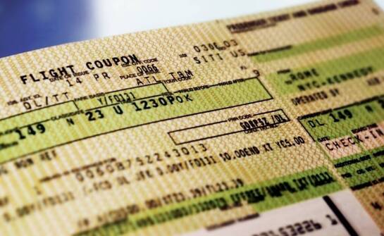 Jakie są możliwości i ograniczenia związane z voucherem na lot szybowcem?