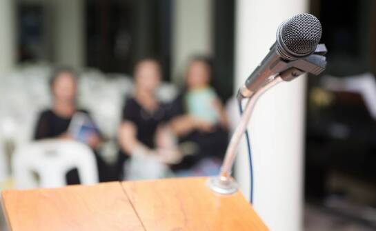 Zastosowanie mikrofonów gęsiej szyi w bibliotekach i centrach kultury