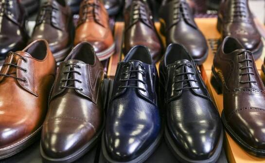 Dlaczego męskie skórzane buty są niezastąpione w biznesowym dress code?