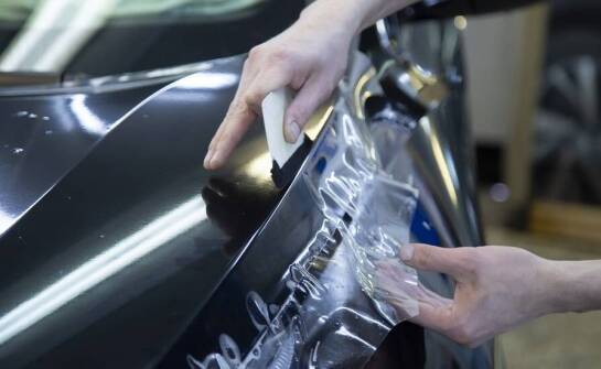 Dlaczego ochronna folia to dobry wybór dla Twojego samochodu?