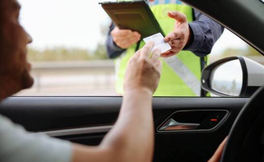 Jakie są koszty związane z odzyskaniem zatrzymanego prawa jazdy?