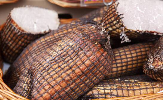 Dlaczego wieprzowe maski są niezbędnym elementem w produkcji wędlin?