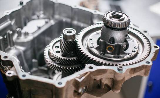 Profesjonalna naprawa skrzyni biegów – jak to wygląda?