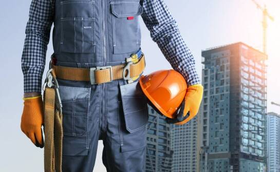 Bezpieczeństwo i komfort: rola męskich spodni ogrodniczek w pracy