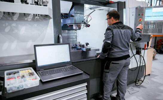 Rola technicznego doradztwa w procesie obróbki metali CNC