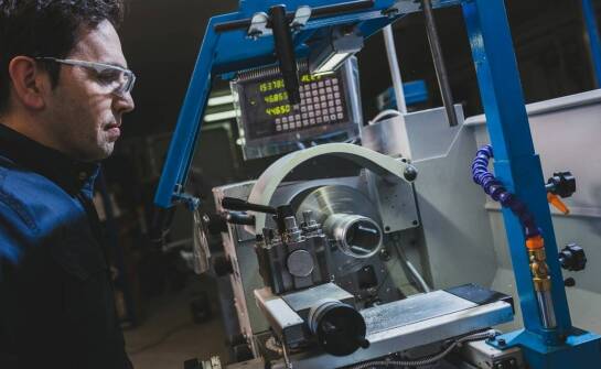 Jak śląskie narzędziownie wspierają produkcję skomplikowanych kształtów?