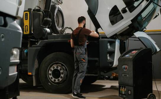 Znaczenie doświadczonych mechaników w diagnozowaniu awarii w ciężarówkach