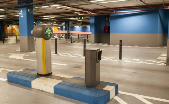 Jak systemy parkingowe zwiększają bezpieczeństwo w obiektach?