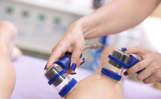 Jakie techniki stosuje się w leczeniu ostrych zespołów bólowych?