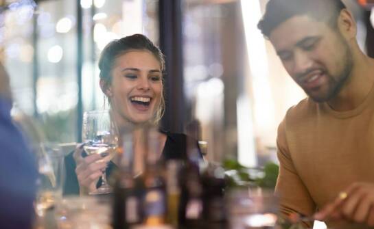 Jak nasze występy na żywo przyciągają miłośników dobrej kuchni i sztuki?