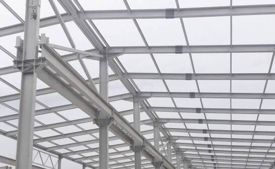 Zastosowanie stalowych konstrukcji w tworzeniu nowoczesnych sportowych obiektów