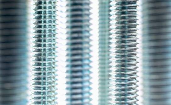 Korzyści z użycia trapezowych śrub w nośnych konstrukcjach