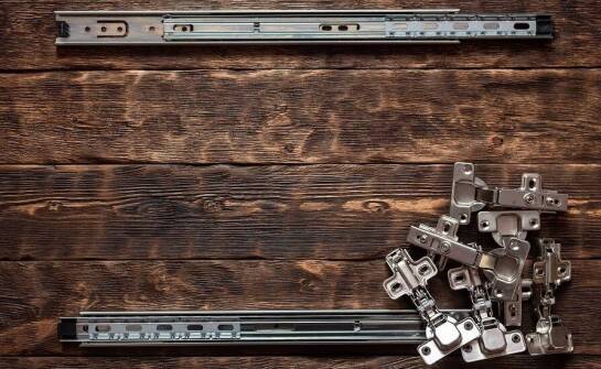 Zrównoważony rozwój: jak producenci meblowych okuć dbają o środowisko?