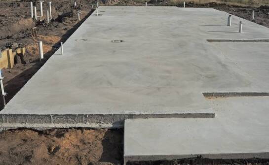 Przewaga prefabrykowanych płyt fundamentowych z betonu w budownictwie