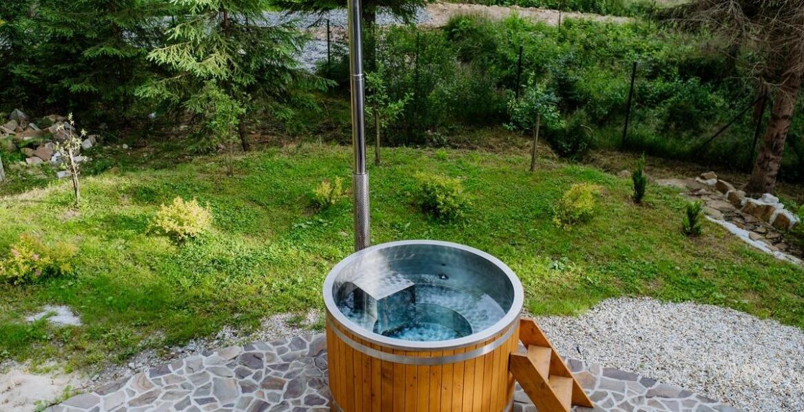 Rola ogrodowej balii w tworzeniu prywatnej strefy wellness