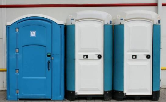 Jak różnorodność oferty przenośnych toalet wpływa na organizację eventów?