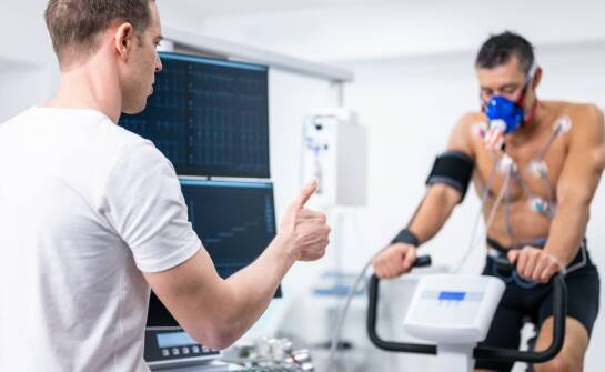Jak zaawansowane technologie wpływają na wyniki badań klinicznych w kardiologii?