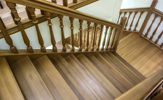 Zu welchen Einrichtungsstilen passen Innentreppen aus holz?