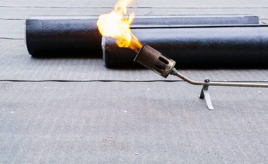 Nowoczesne technologie w palnikach do papy – co rynek oferuje?