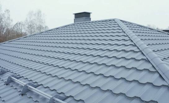 Analiza ekonomicznych korzyści z zastosowania blachodachówki w budownictwie