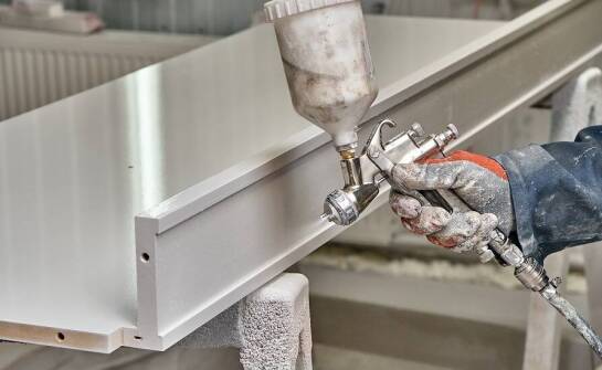 Zastosowanie proszkowego malowania w projektach budowlanych