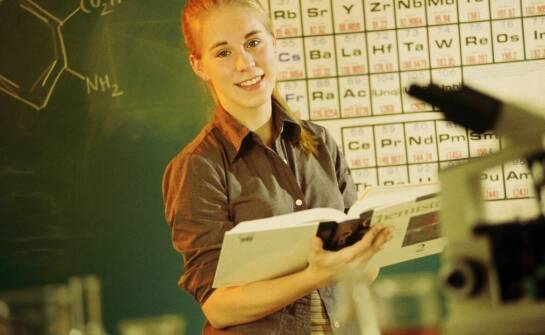 Znaczenie regularnych prac domowych w nauce chemii