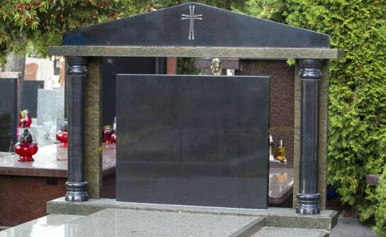 Estetyka i funkcjonalność nagrobków z konglomeratów