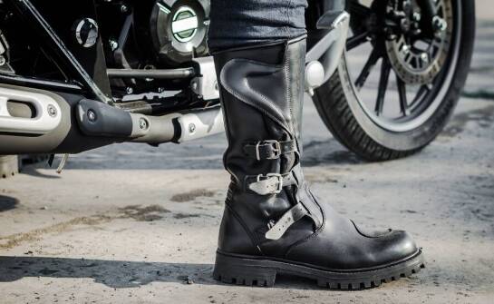 Dlaczego skórzane buty motocyklowe z naturalnej skóry są najlepszym wyborem?