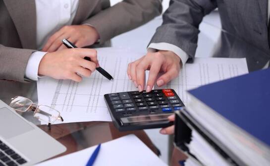 Jak biuro rachunkowe pomaga w wyprowadzaniu zaległości?