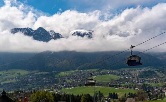 Widoki na góry z pensjonatu: Dlaczego warto wybrać Karpaczu?
