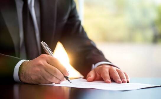 Sporządzanie notarialnych aktów: Dlaczego warto skorzystać z profesjonalnej pomocy?