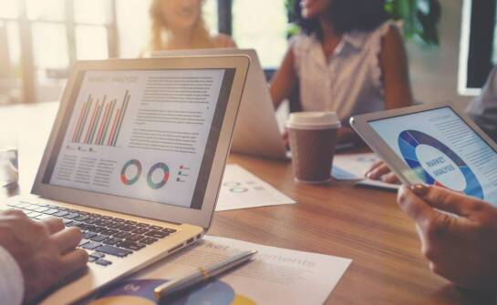 Jak strategiczne doradztwo wpływa na zarządzanie ryzykiem cenowym w zakupach kawy?