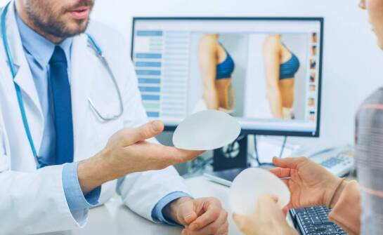 Jakie są różnice między różnymi technikami powiększania biustu?