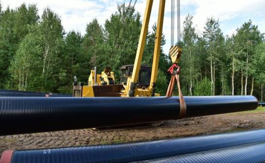 Etapy budowy rurociągów ciepłowniczych w trudnym terenie
