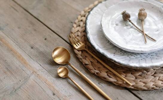 Breakfast plates made of stoneware clay – durability and elegance