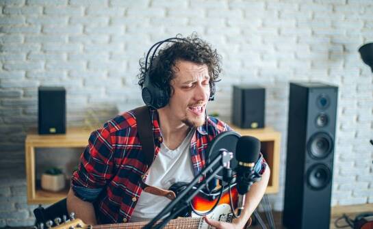 Warum lohnt es sich, in einen Voiceover für Telefonansagen in IVR‑Systemen zu investieren?