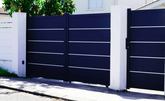 Wie wählt man die Farbe blickdichter Tore aus?