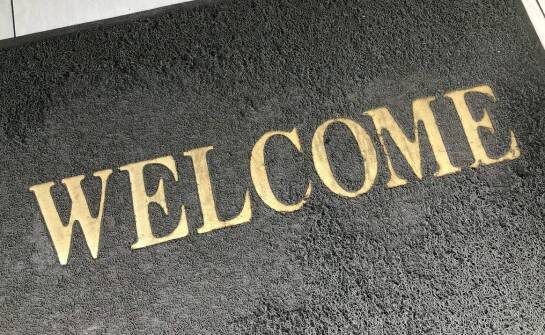 How to Choose the Perfect Entrance Mats for Schools to Ensure Safety and Cleanliness?