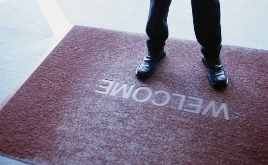 What are the benefits of using luxury entrance mats in hotels?