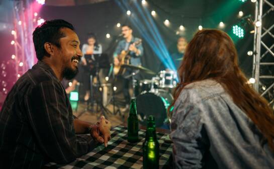 Przewodnik po restauracji z muzyką na żywo: dlaczego warto odwiedzić ją?