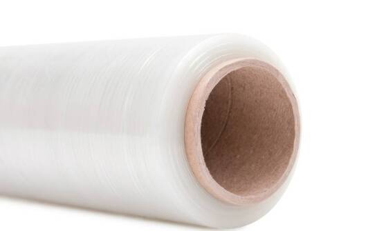 Porównanie wzmacnianej folii stretch z innymi rodzajami folii stretch