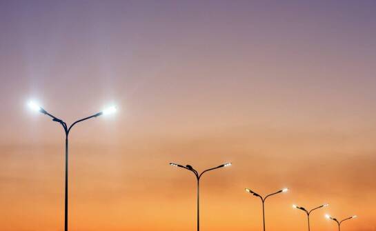 Lampy solarne a ich rola w poprawie jakości życia mieszkańców miast