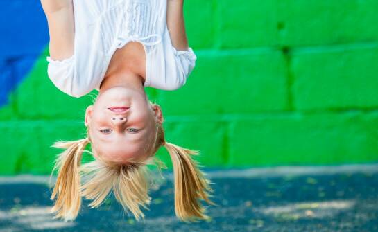 Akrobatyka dziecięca: korzyści, ćwiczenia i jak zacząć bez ryzyka