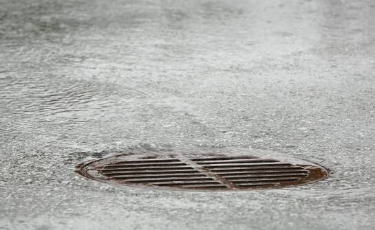 Przyczyny i skuteczne metody zapobiegania przepychaniu kanalizacji w domu