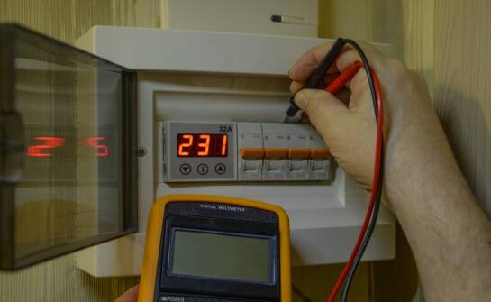 Pomiar instalacji elektrycznej w budynku — co warto wiedzieć